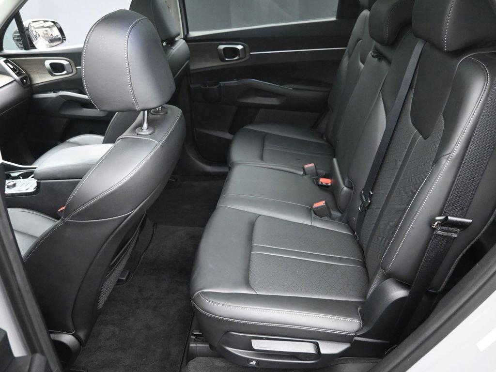 Used 2023 Kia Sorento S w/ Panoramic Sunroof Package image 11
