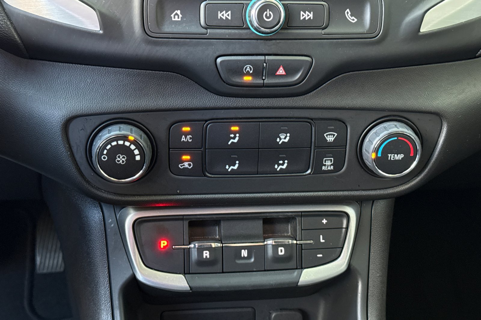 Used 2024 GMC Terrain SLE FWD image 26