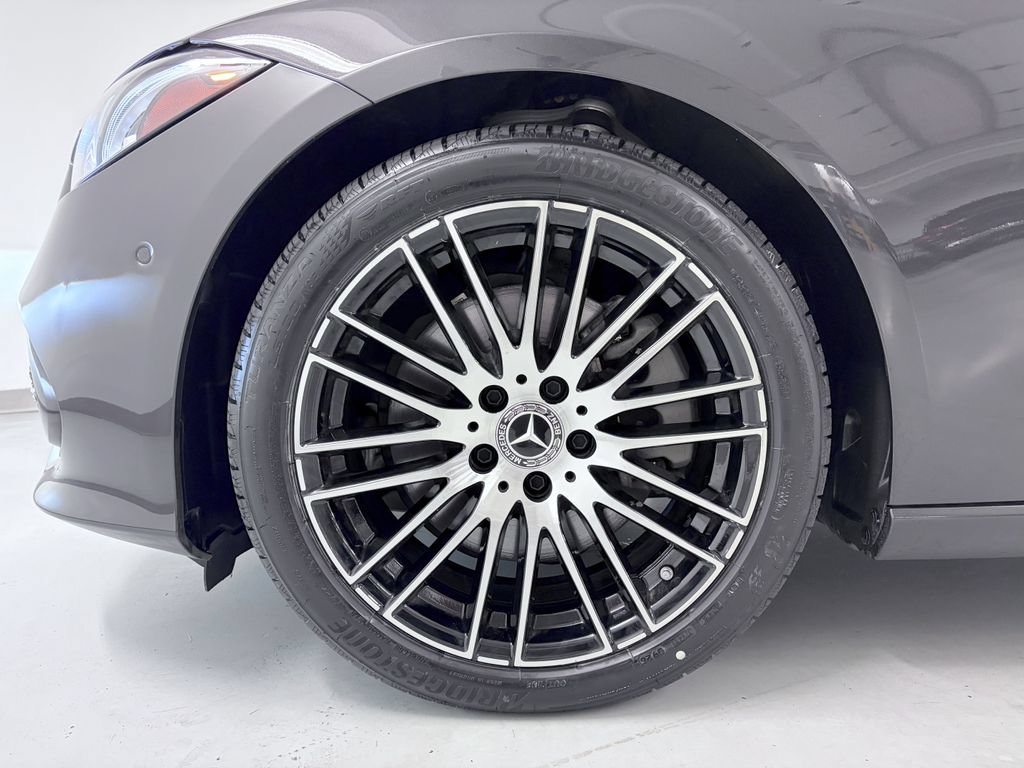 Used 2025 Mercedes-Benz C 300 4MATIC Sedan w/ Exclusive Trim Package image 11