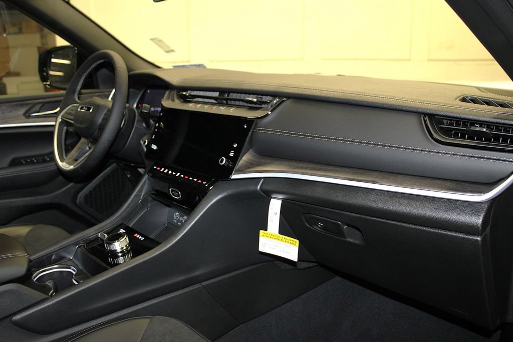 New 2026 Jeep Grand Cherokee Altitude AWD/4WD image 30