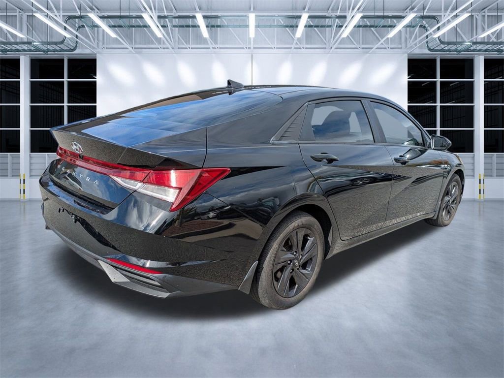 Used 2023 Hyundai Elantra SEL image 3