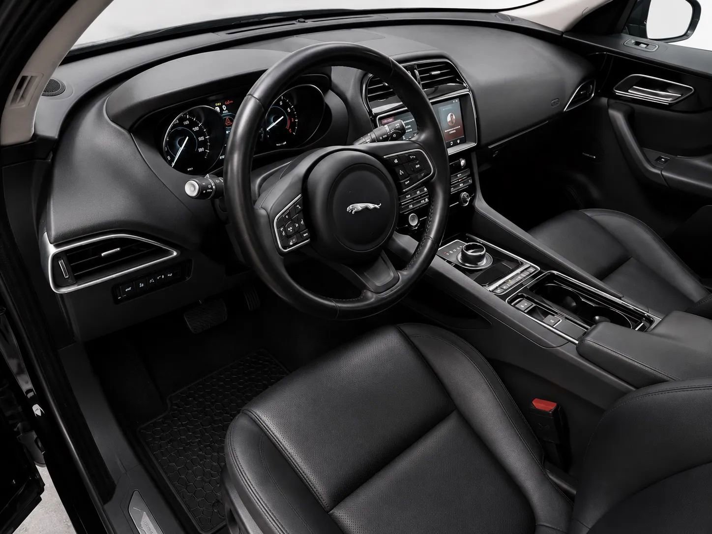 Used 2020 Jaguar F-PACE Premium AWD/4WD image 11