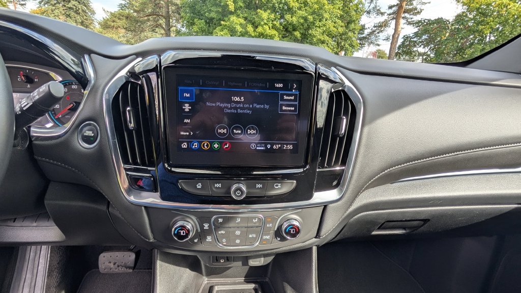 Used 2023 Chevrolet Traverse LT AWD/4WD image 10