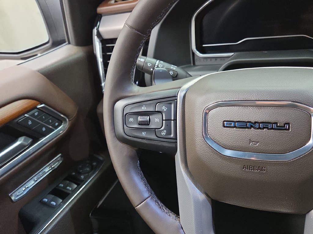 Used 2023 GMC Sierra 1500 Denali w/ Technology Package AWD/4WD image 18