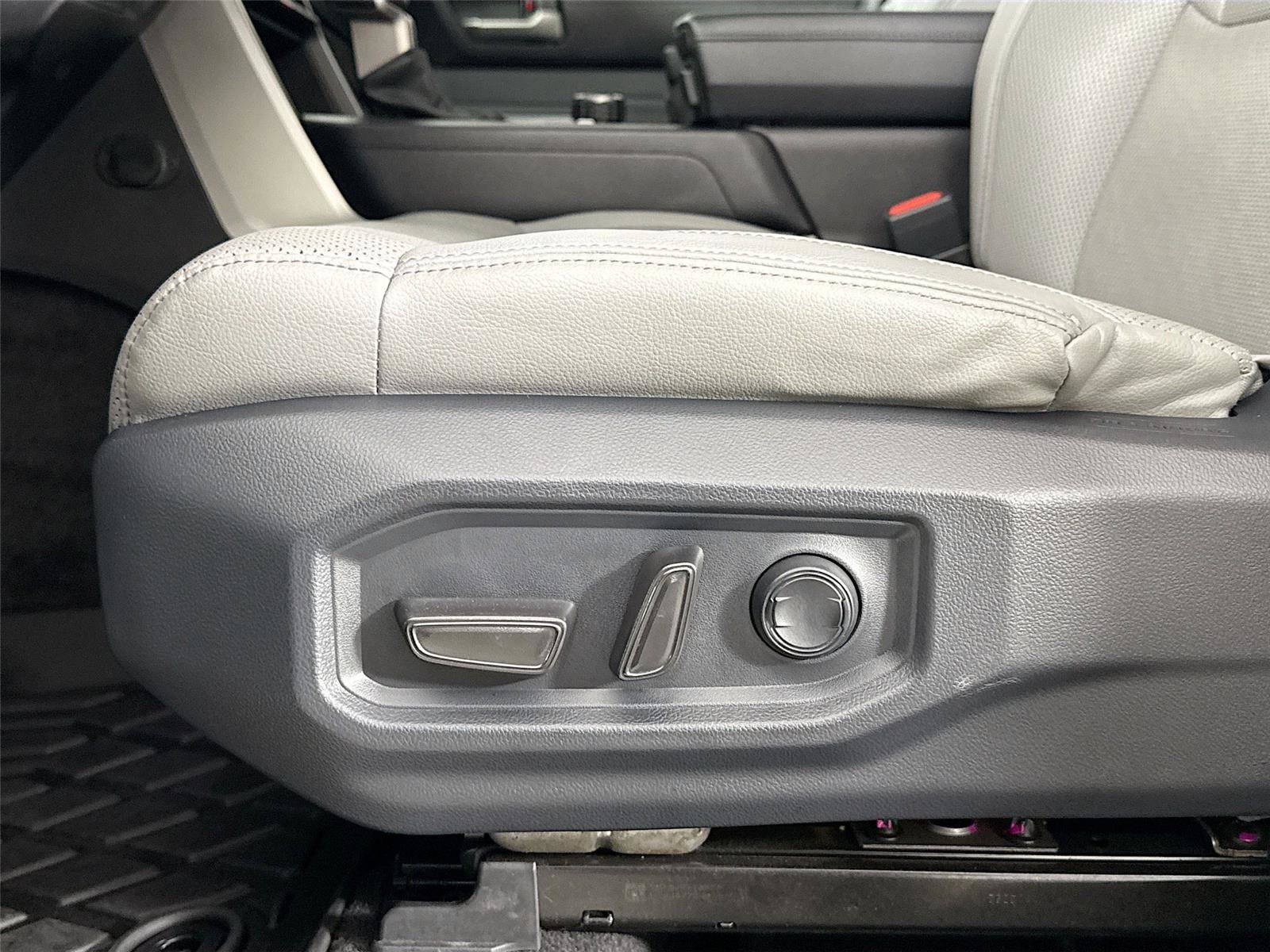 Used 2022 Toyota Tundra SR5 w/ SR5 Premium Package AWD/4WD image 27