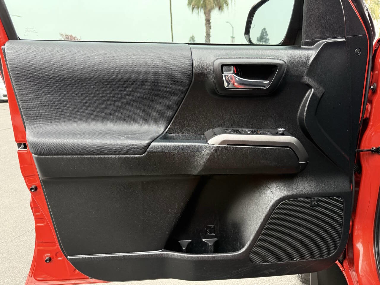 Used 2017 Toyota Tacoma TRD Sport image 10