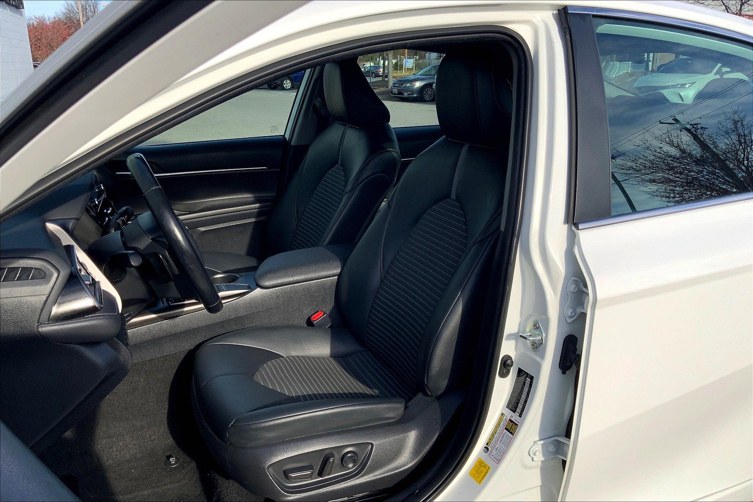 Used 2022 Toyota Camry SE FWD image 29