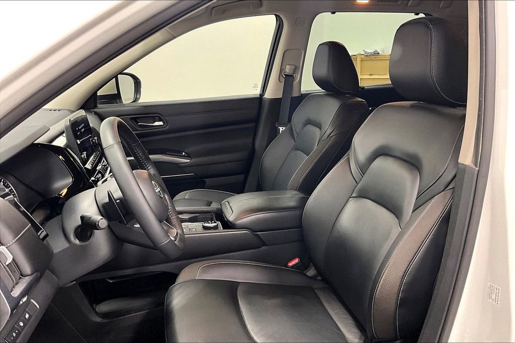 Used 2023 Nissan Pathfinder SL AWD/4WD image 33