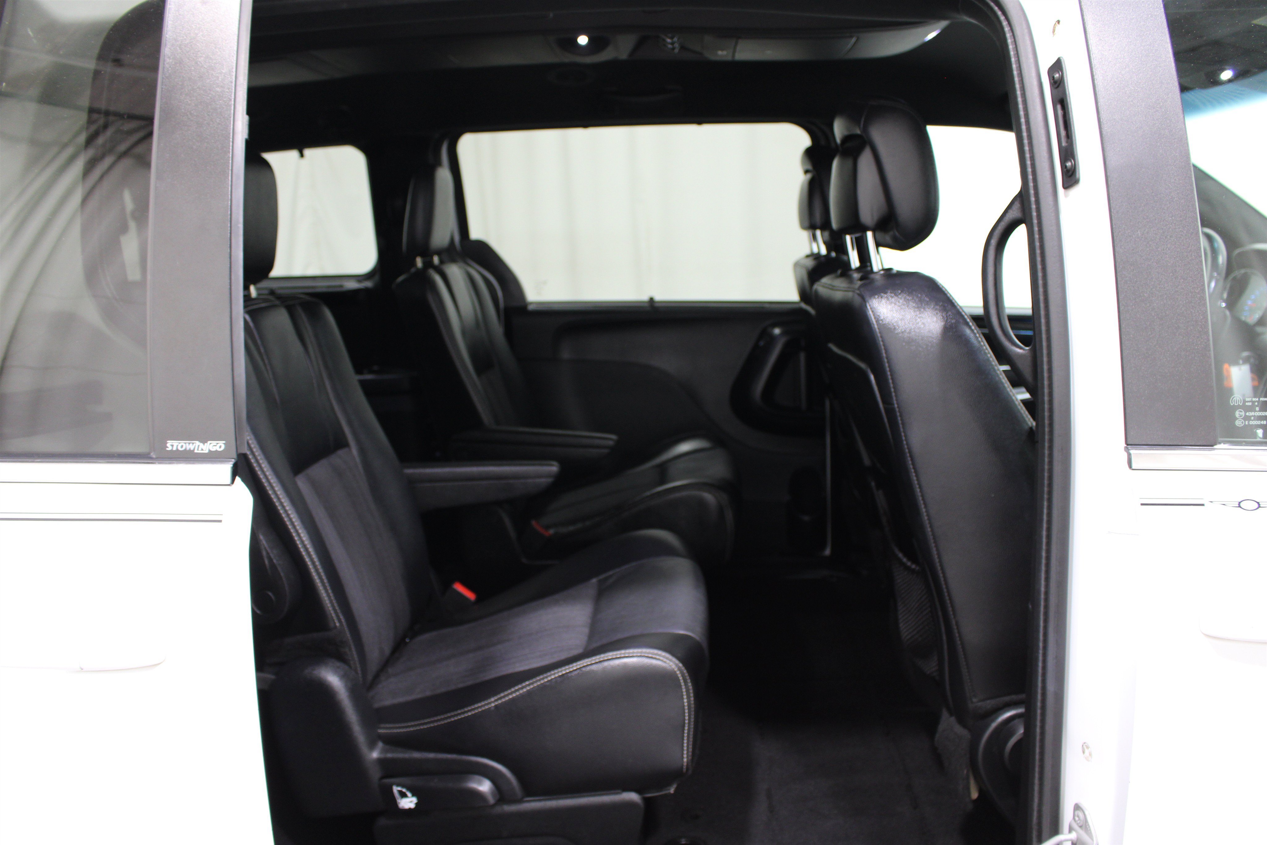 Used 2014 Chrysler Town & Country S FWD image 23