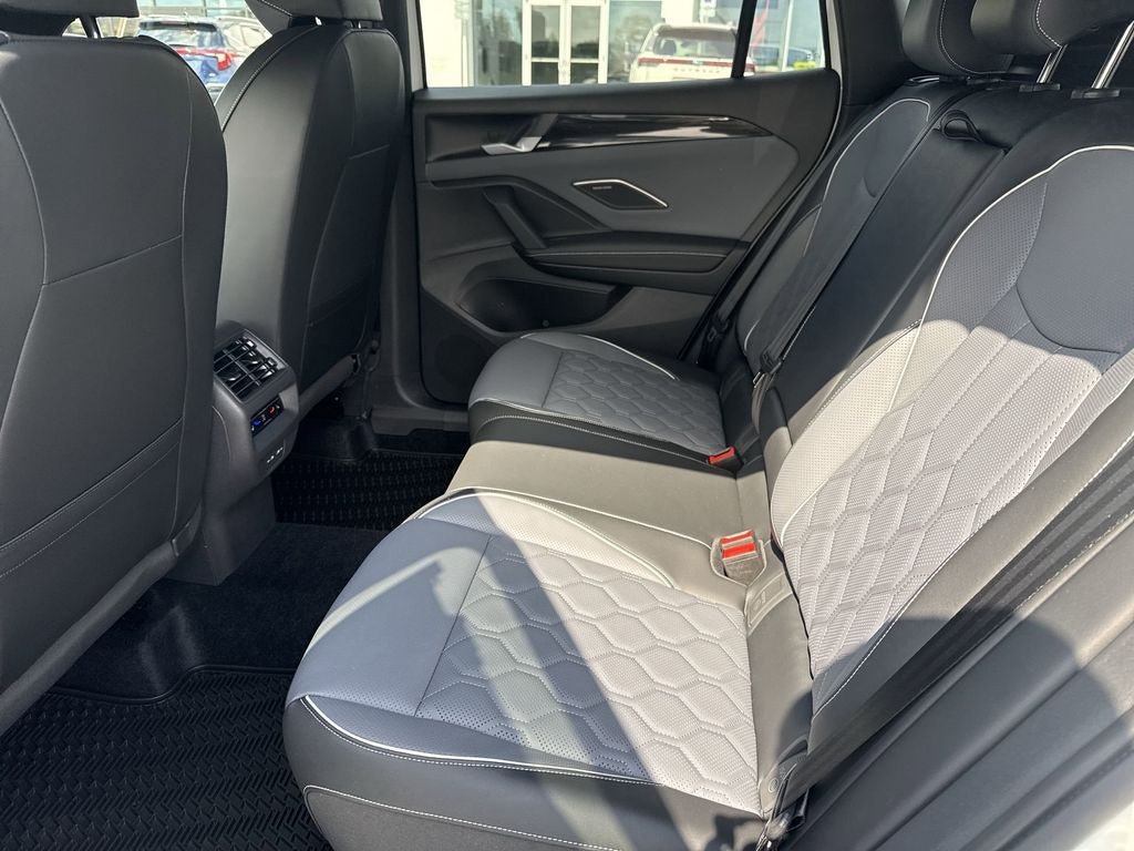 New 2026 Volkswagen Tiguan SEL R-Line AWD/4WD image 28