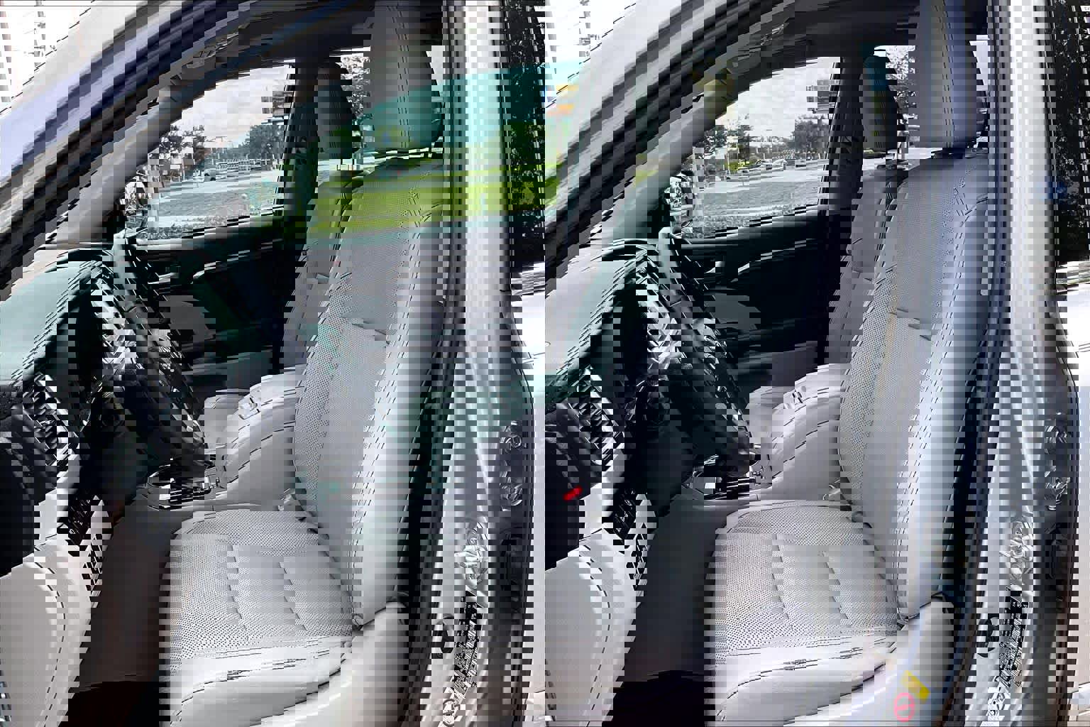 Used 2015 Toyota Highlander Limited Platinum FWD image 8