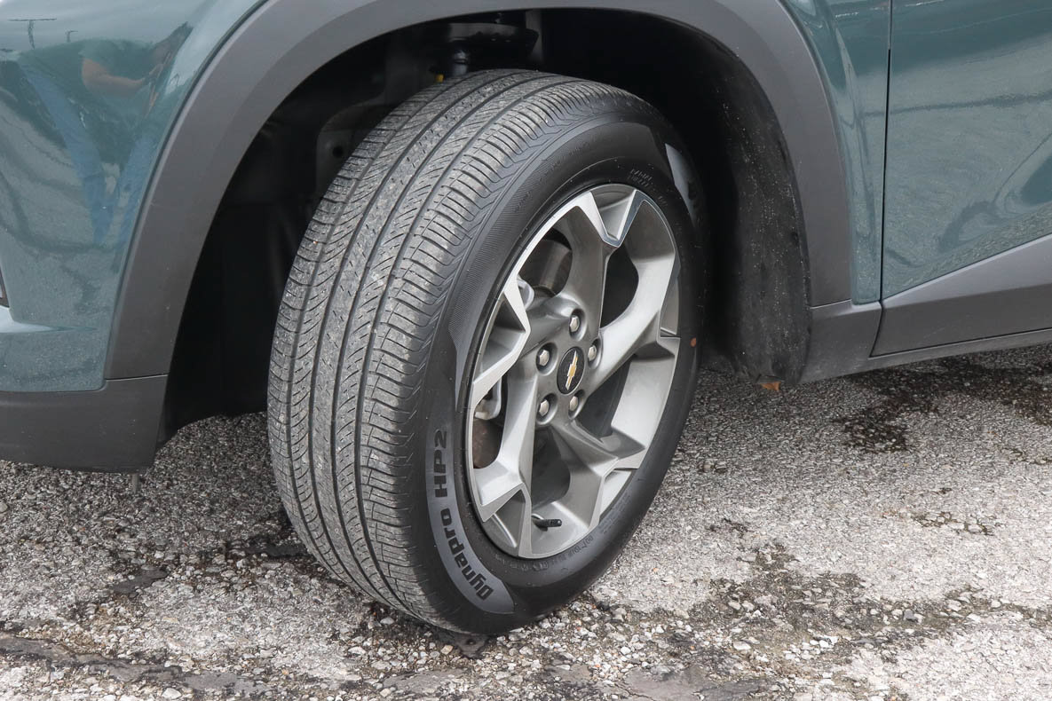 Used 2025 Chevrolet Trax LT FWD image 17