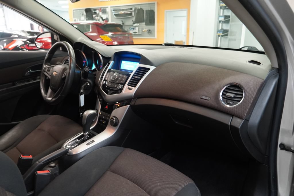 Used 2015 Chevrolet Cruze LT FWD image 34