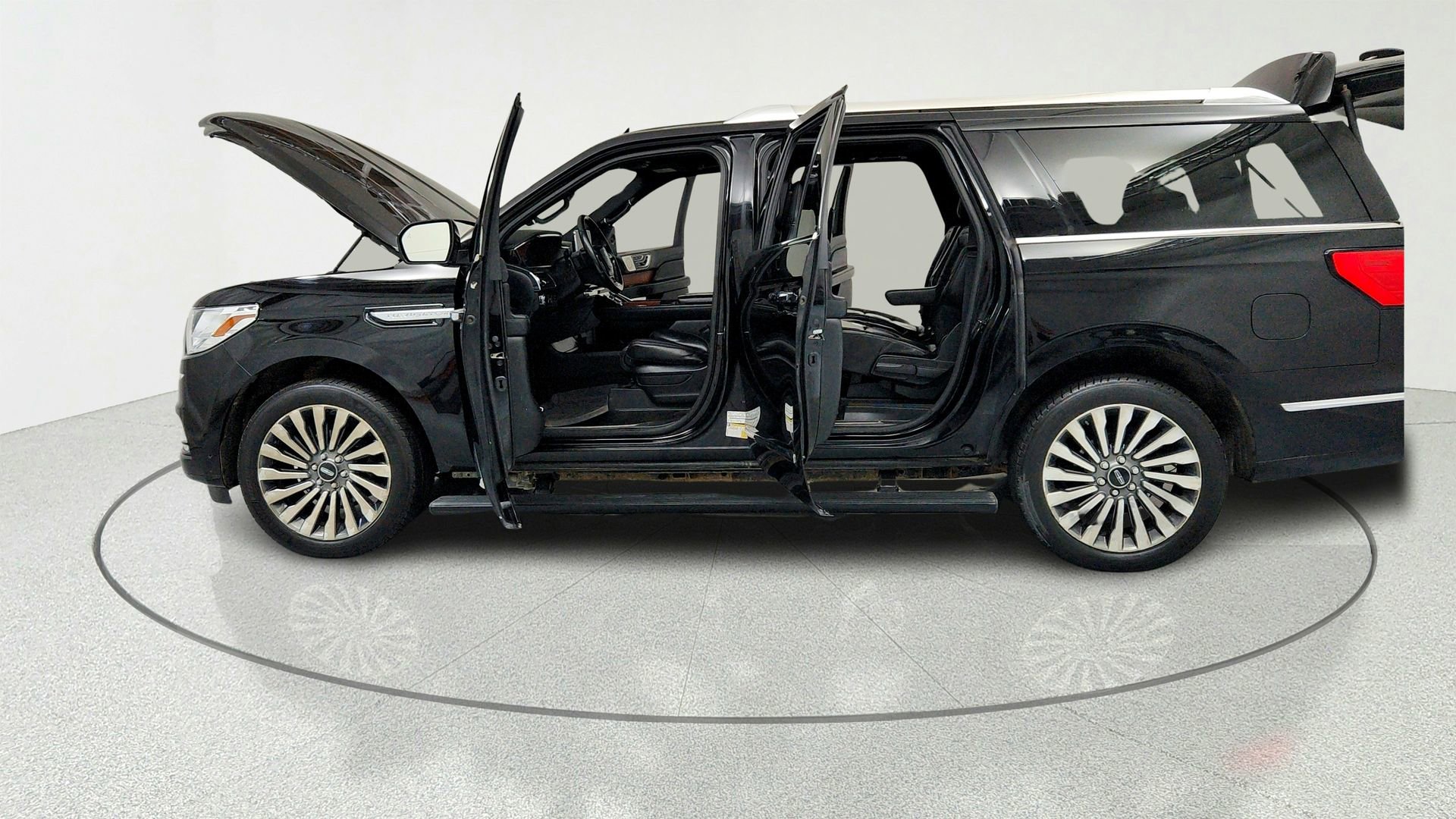 Used 2018 Lincoln Navigator L Reserve w/ Technology Package AWD/4WD image 10