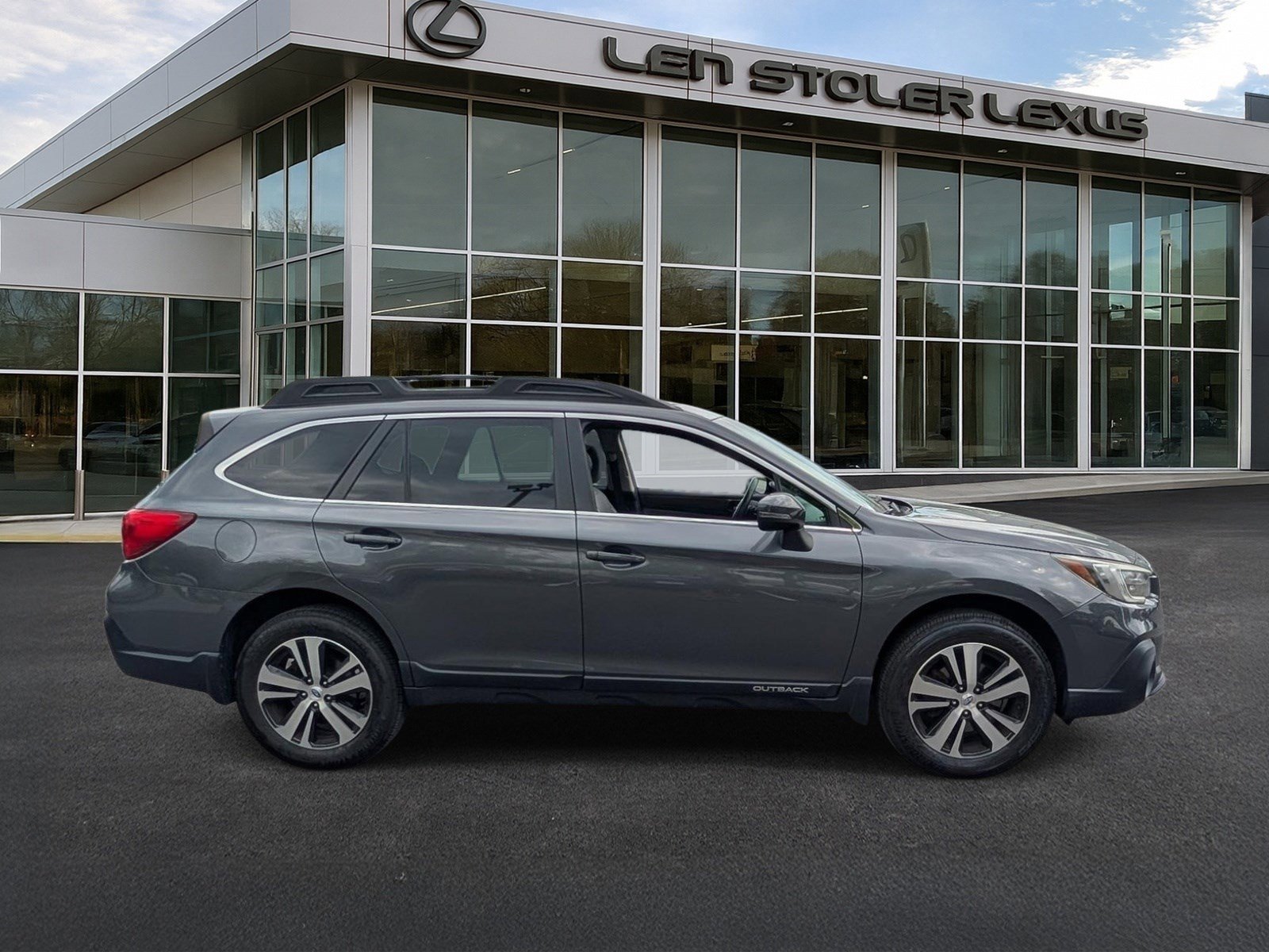 Used 2018 Subaru Outback 2.5i Limited AWD/4WD image 2