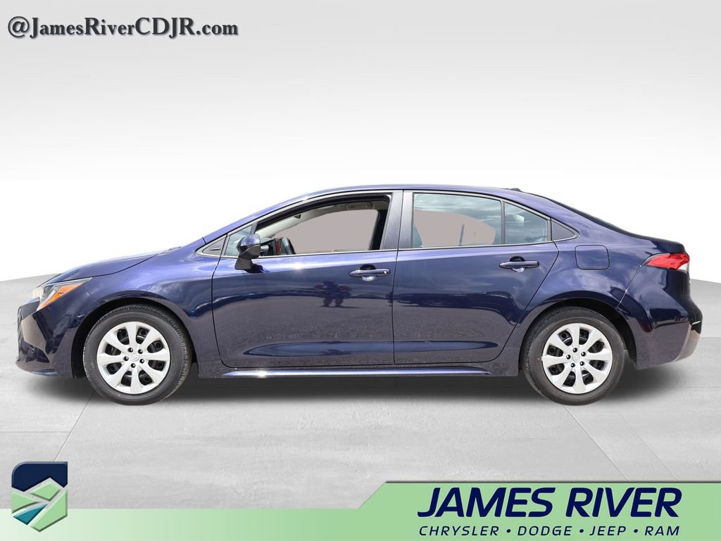 Used 2025 Toyota Corolla LE FWD image 2