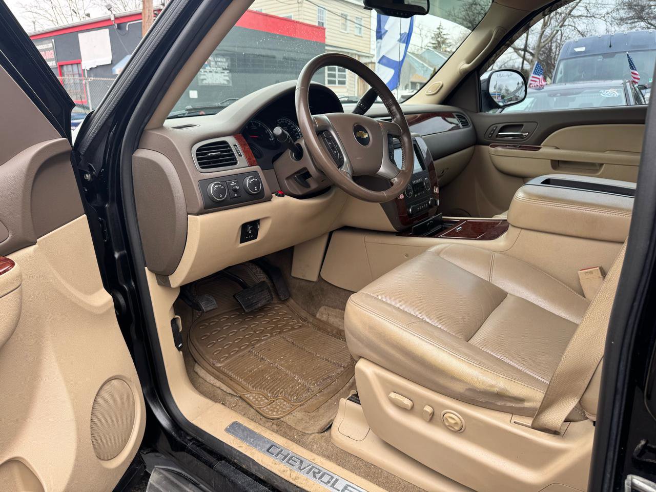 Used 2013 Chevrolet Avalanche LTZ image 14