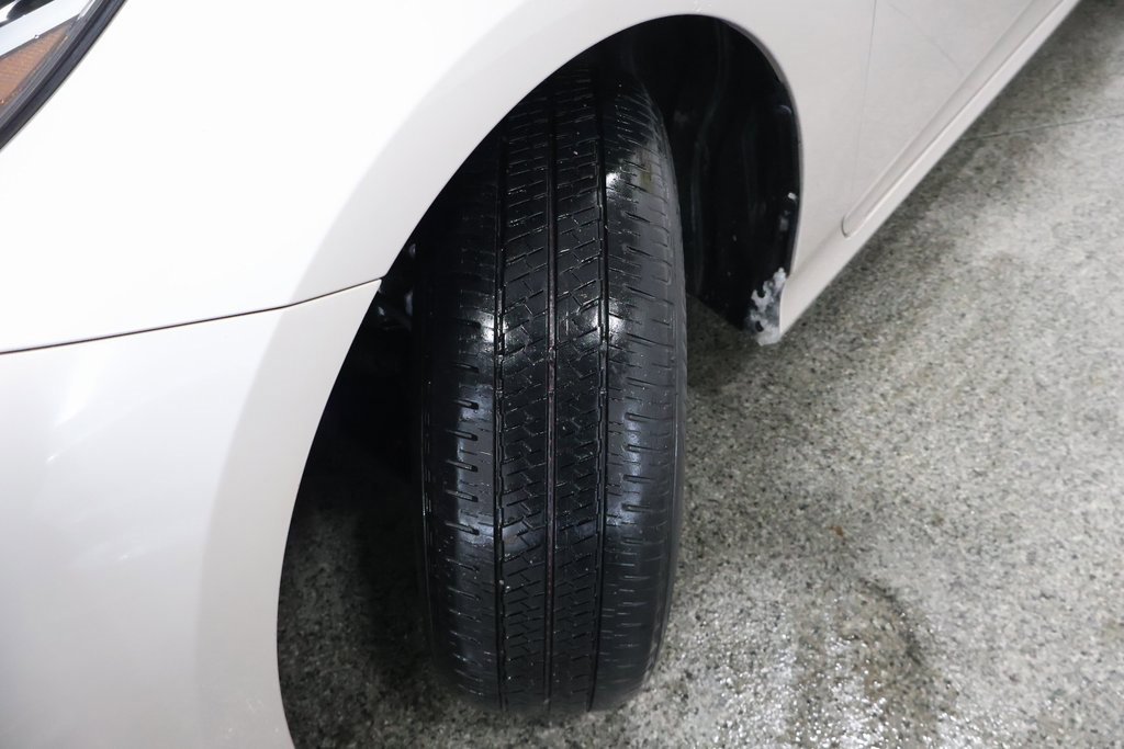 Used 2018 Toyota Prius Prime Premium image 4