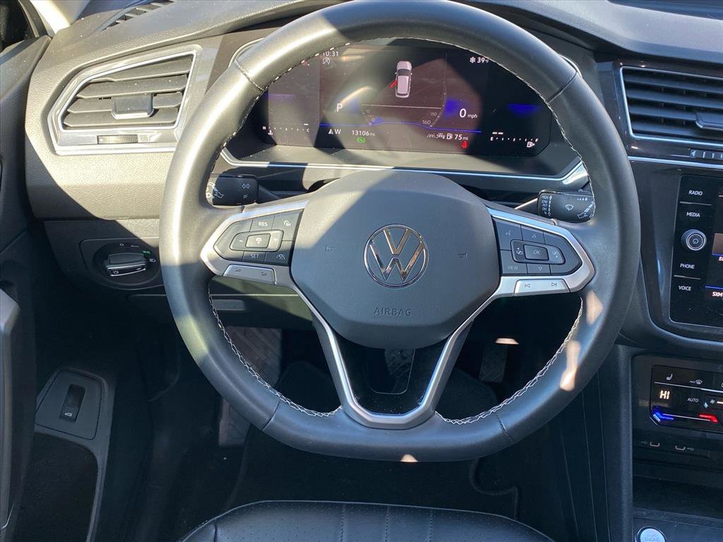 Certified 2024 Volkswagen Tiguan SE image 3
