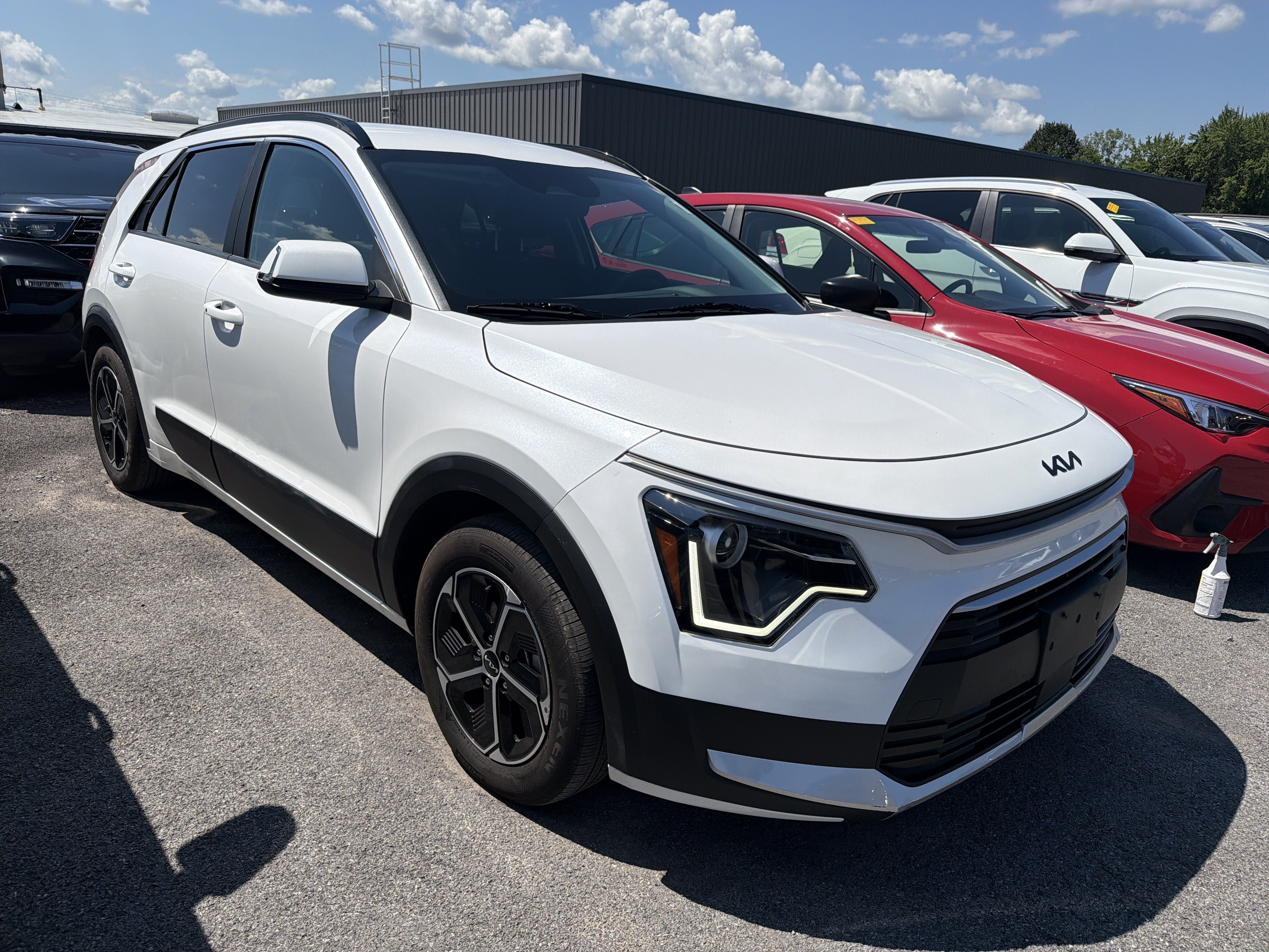 Used 2024 Kia Niro EX w/ EX Cold Weather Package FWD image 2