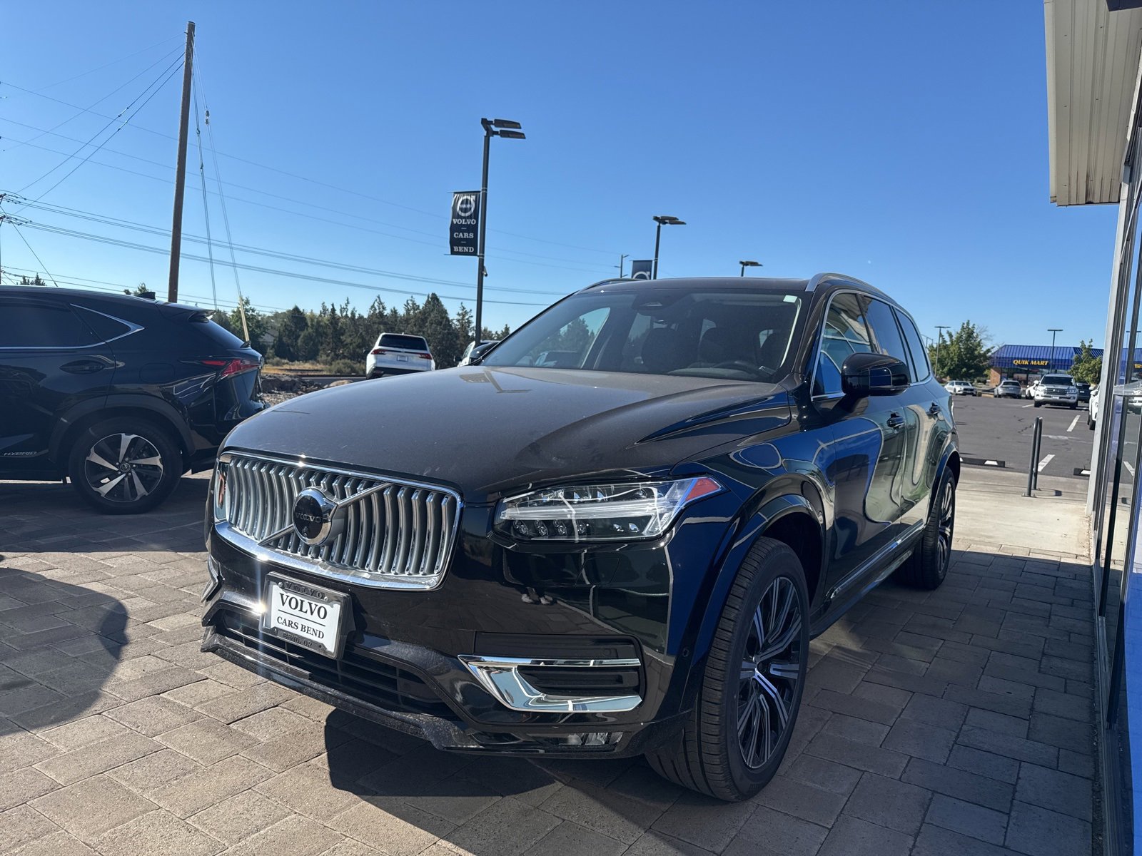 Used 2025 Volvo XC90 B6 Plus image 2