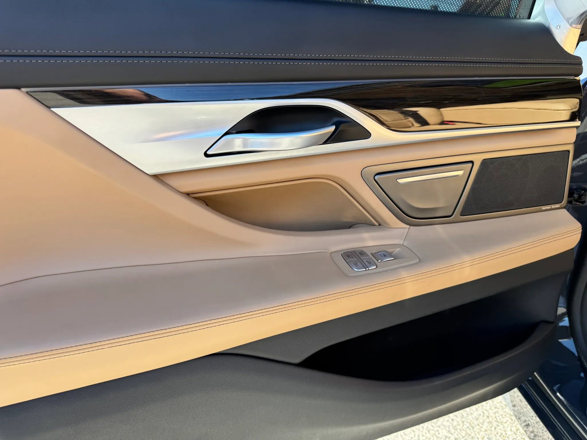 Used 2021 BMW 750i xDrive w/ Executive Package image 14