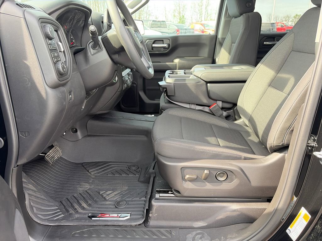 New 2026 Chevrolet Silverado 1500 Custom Trail Boss w/ Dark Appearance Package image 13