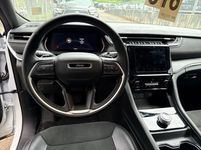 Used 2025 Jeep Grand Cherokee L Altitude AWD/4WD image 18