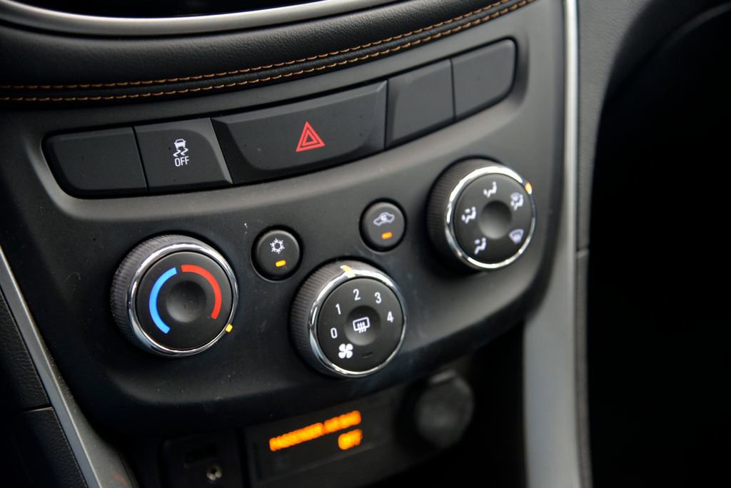 Used 2019 Chevrolet Trax LT w/ Driver Confidence Package image 24