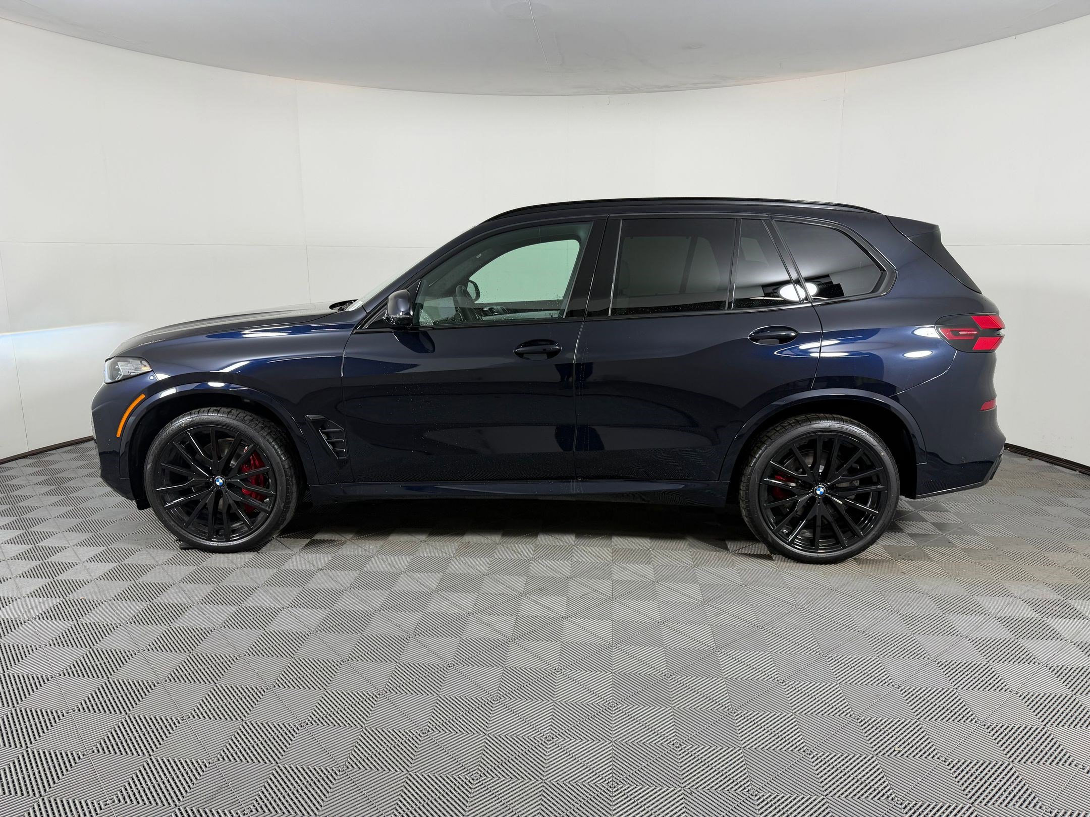 New 2026 BMW X5 sDrive40i image 2