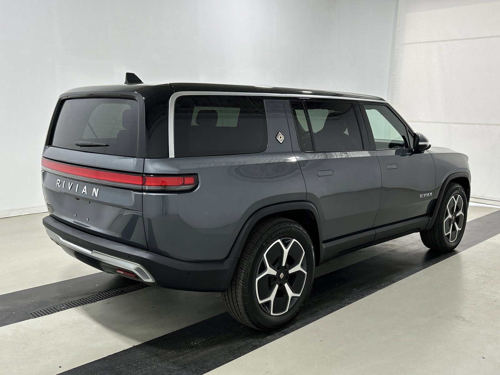 Used 2023 Rivian R1S Adventure AWD/4WD image 5