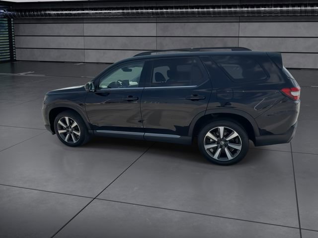 Used 2023 Honda Pilot Touring image 6