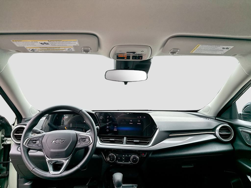 Used 2025 Chevrolet Trax ACTIV w/ Driver Confidence Package FWD image 19