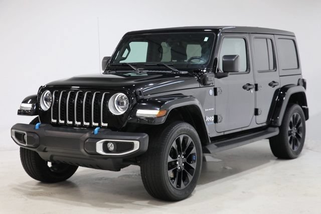 Used 2023 Jeep Wrangler Unlimited Sahara w/ Cold Weather Group AWD/4WD image 3
