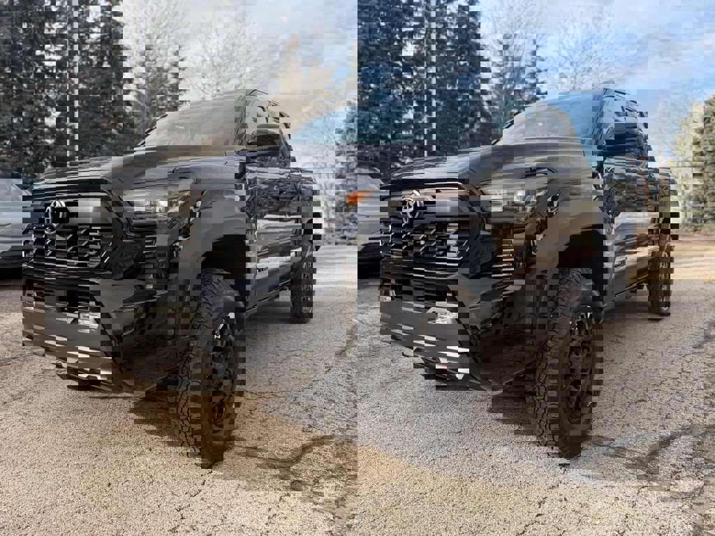 Used 2024 Toyota Tacoma TRD Off-Road image 3