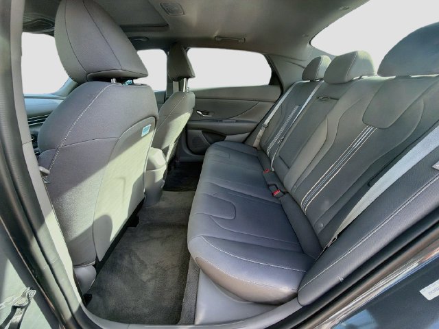 Certified 2025 Hyundai Elantra SEL FWD image 27