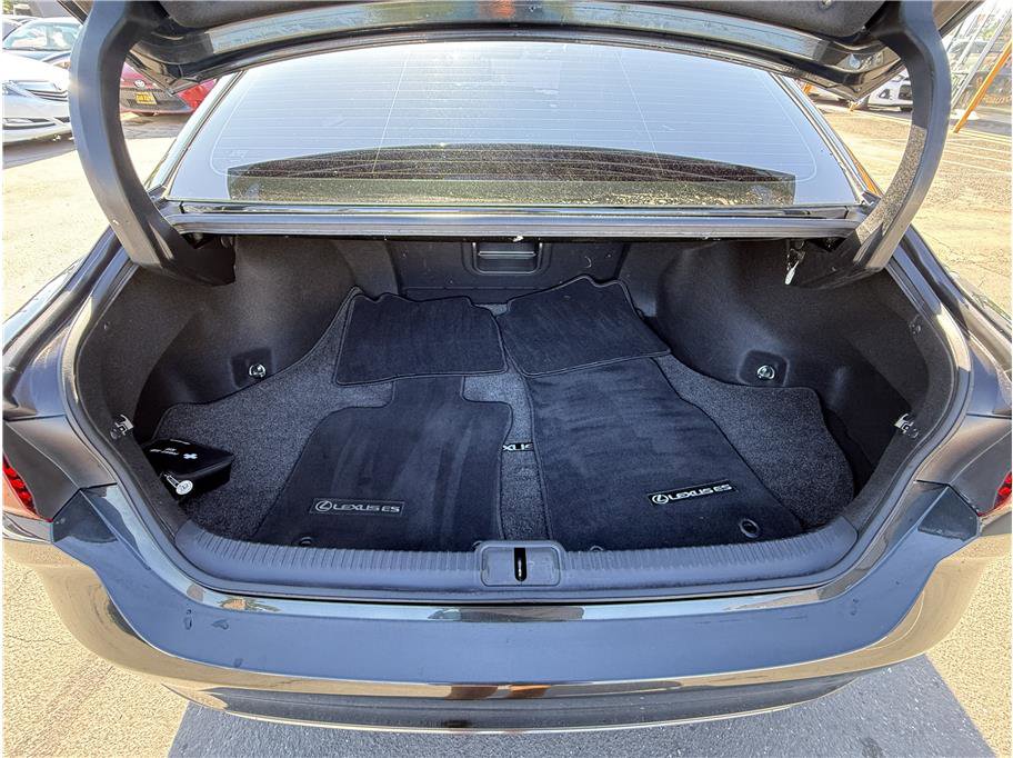 Used 2021 Lexus ES 300h w/ Premium Package image 47