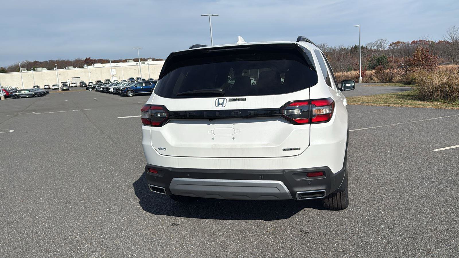 New 2025 Honda Pilot Touring image 8