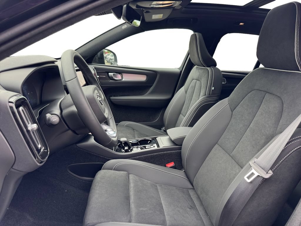 New 2026 Volvo XC40 B5 Ultra w/ Protection Package Premier AWD/4WD image 11