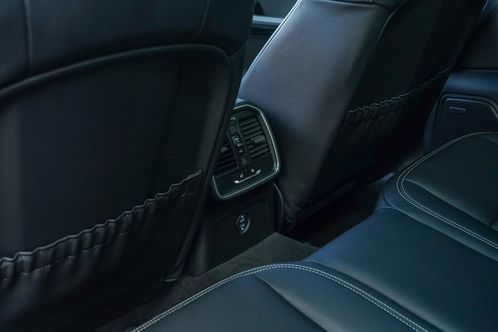 Certified 2025 Porsche Macan image 33