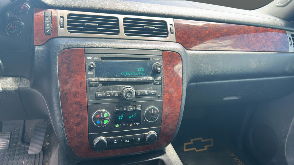 Used 2014 Chevrolet Suburban LT AWD/4WD image 13