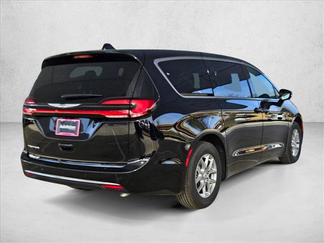 New 2026 Chrysler Pacifica Select FWD image 2