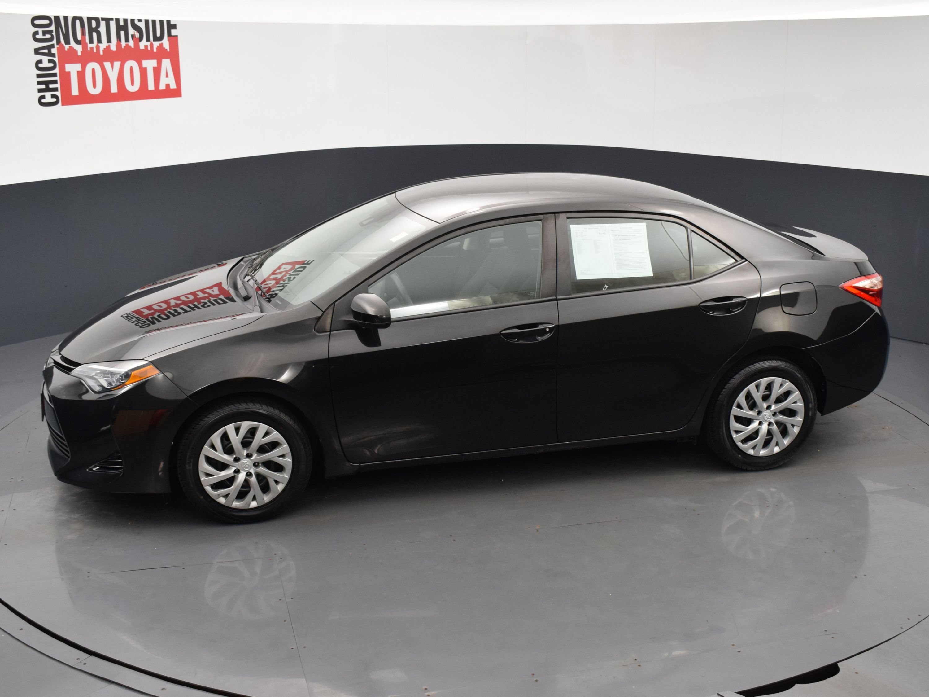 Used 2018 Toyota Corolla LE FWD image 17