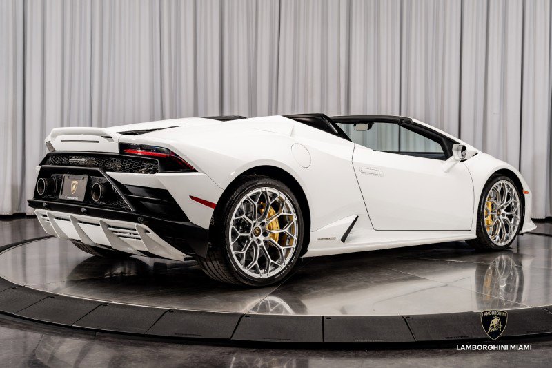 Used 2024 Lamborghini Huracan EVO image 24