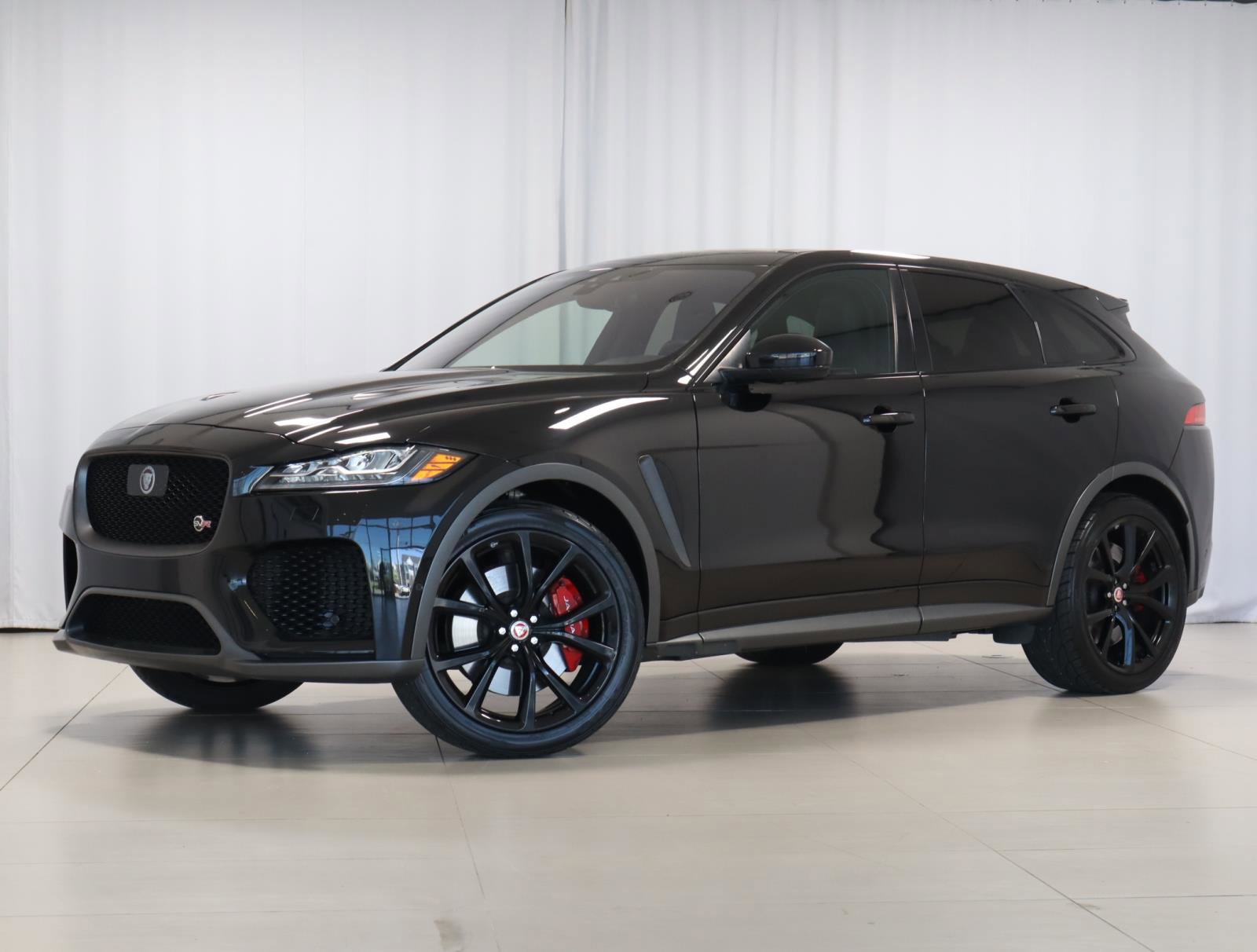 Used 2020 Jaguar F-PACE SVR image 1