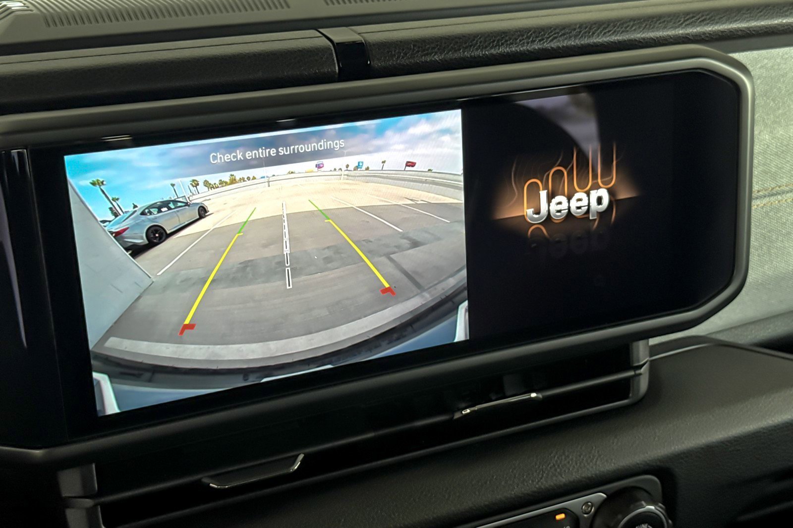Used 2024 Jeep Wrangler Unlimited w/ Technology Group AWD/4WD image 18