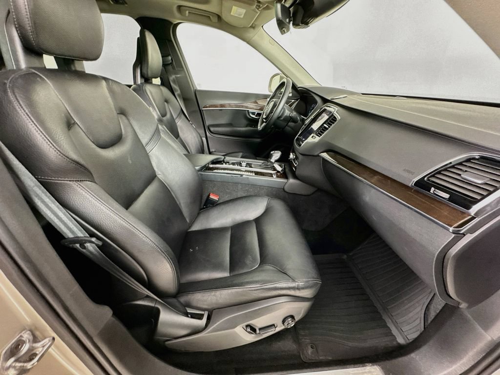 Used 2016 Volvo XC90 T6 Momentum AWD/4WD image 36