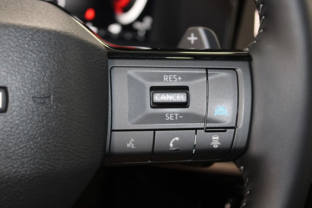 Used 2026 Nissan Pathfinder Platinum AWD/4WD image 39