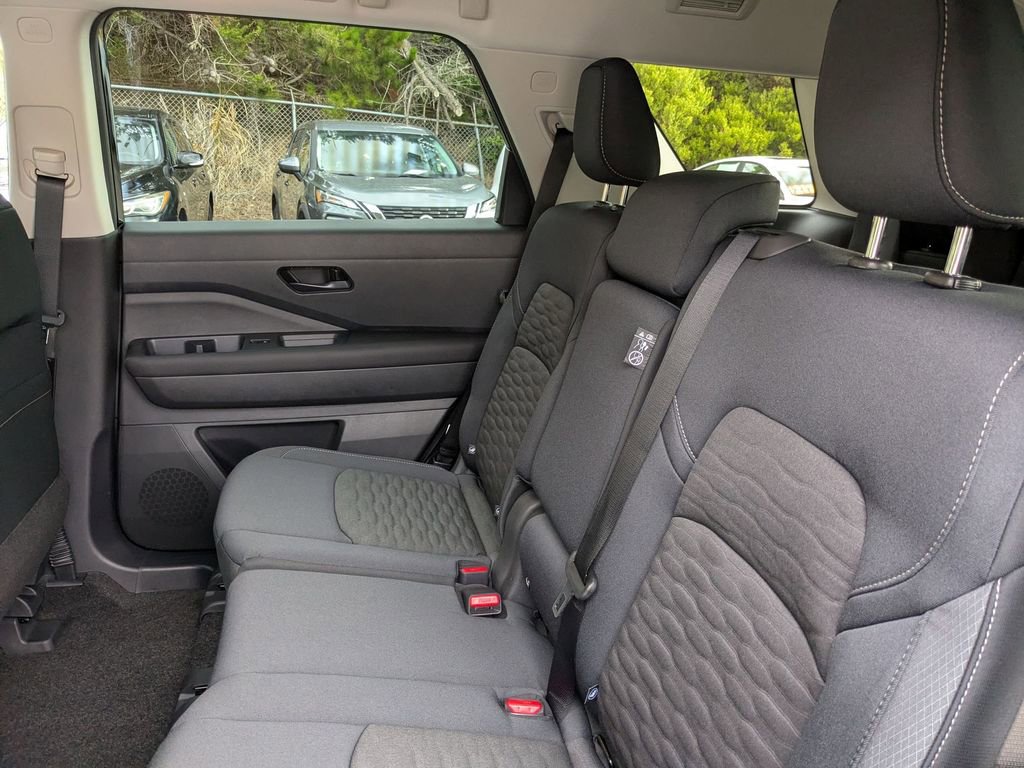 New 2025 Nissan Pathfinder SV image 24