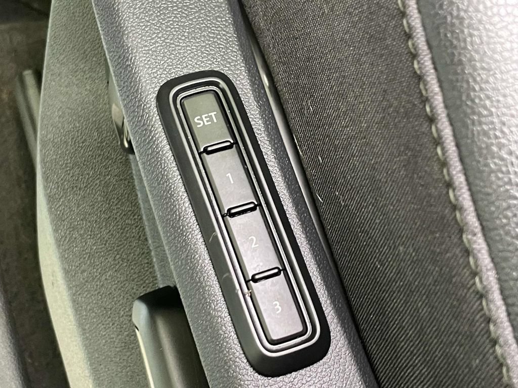 Used 2019 Volkswagen Atlas SEL Premium AWD/4WD image 18
